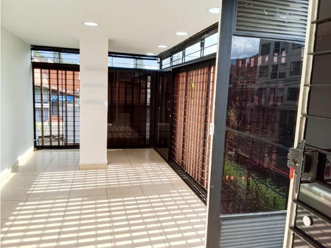 Local en arriendo en Belén Rosales, Medellín, 47 m² · foto 9 de 24