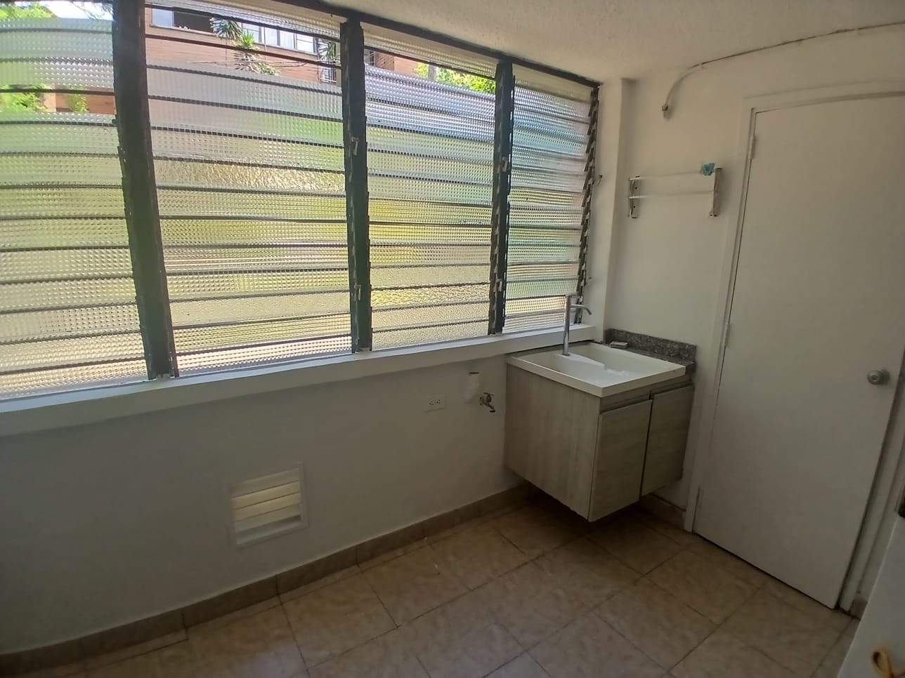 Apartamento en arriendo en Laureles, Medellín · foto 8 de 11