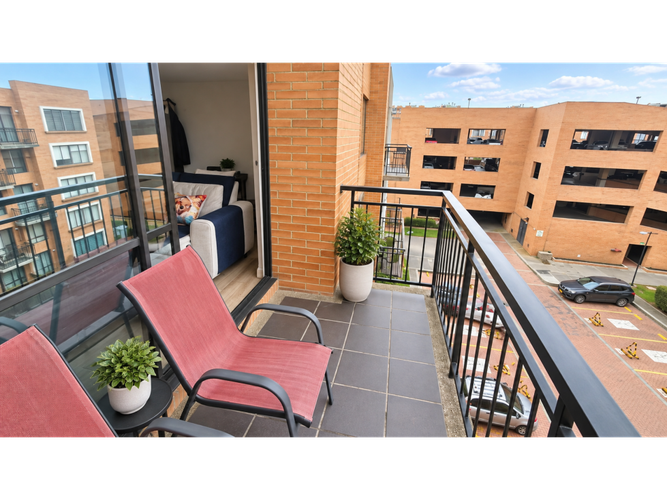 Apartamento de 3 alcobas en venta en Conjunto Residencial Pinares, Madrid, 81 m² · foto 11 de 13