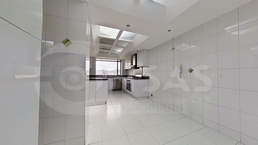 Apartamento de 3 alcobas en venta en Santa Barbara Central, Bogotá, 273 m² · foto 13 de 24