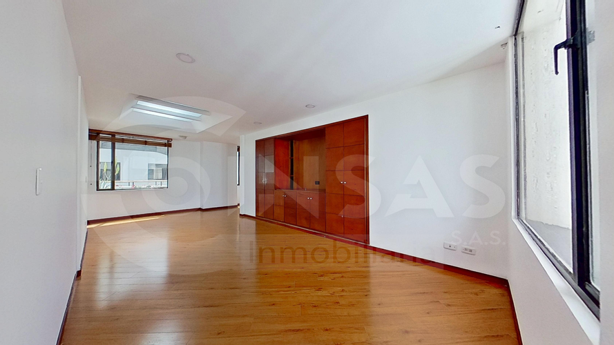 Apartamento de 3 alcobas en venta en Santa Barbara Central, Bogotá, 273 m² · foto 10 de 24