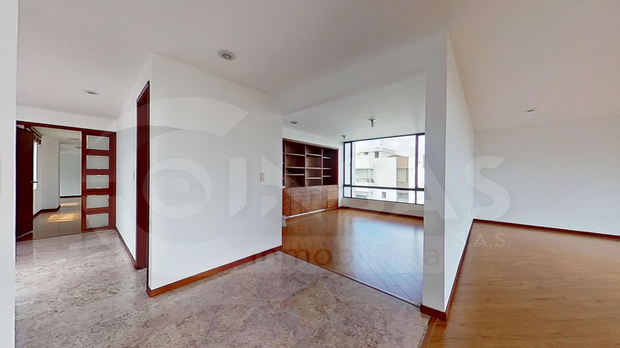Apartamento de 3 alcobas en venta en Santa Barbara Central, Bogotá, 273 m² · foto 3 de 24