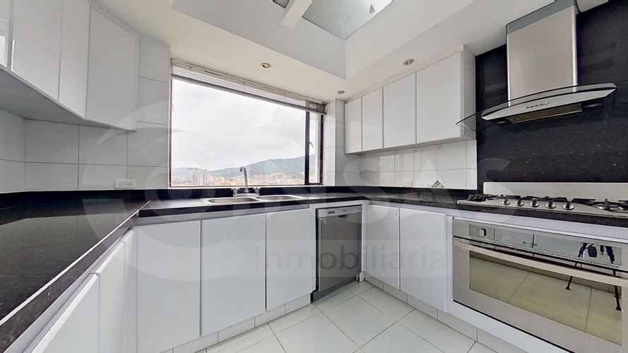 Apartamento de 3 alcobas en venta en Santa Barbara Central, Bogotá, 273 m² · foto 11 de 24
