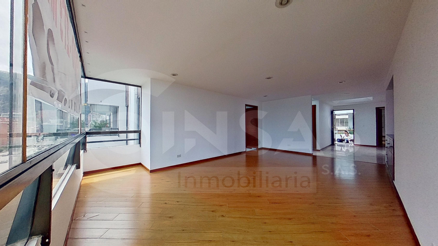 Apartamento de 3 alcobas en venta en Santa Barbara Central, Bogotá, 273 m² · foto 2 de 24
