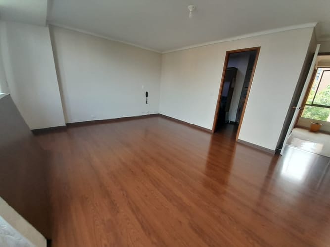 Apartamento de 3 alcobas en arriendo en Los Balsos, Medellín, 200 m² · foto 6 de 12