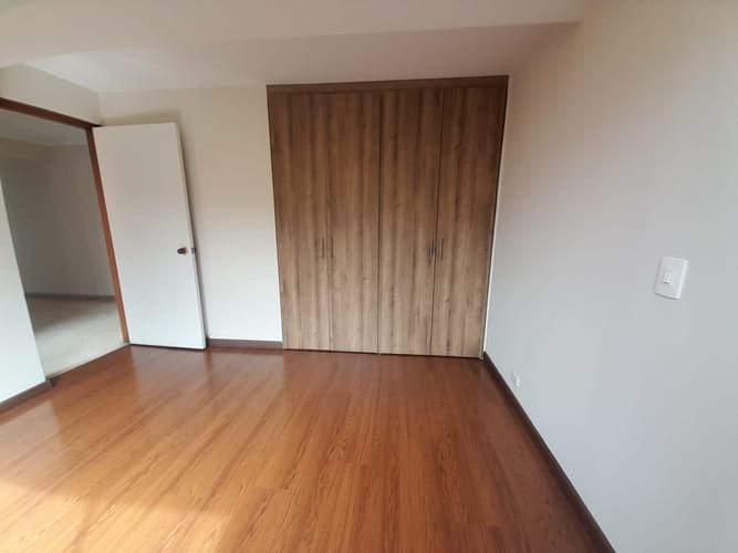 Apartamento de 3 alcobas en arriendo en Los Balsos, Medellín, 200 m² · foto 8 de 12
