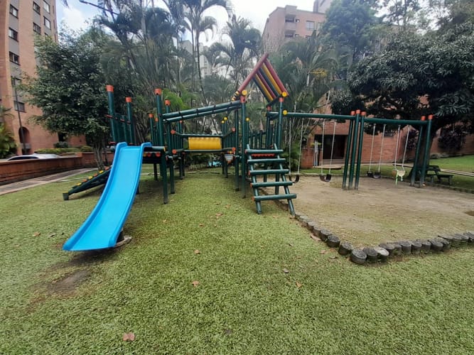Apartamento de 3 alcobas en arriendo en Los Balsos, Medellín, 200 m² · foto 11 de 12