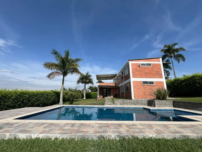Casa de 4 alcobas en venta en Morelia, Pereira, 1177 m² · foto 2 de 13