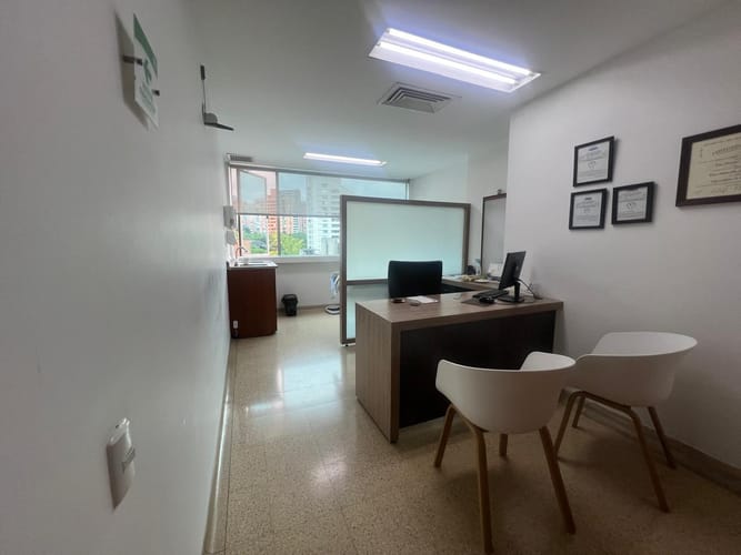 Consultorio en venta en La Florida, Medellín, 146 m² · foto 10 de 11