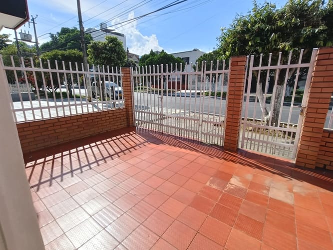 Casa de 5 alcobas en venta en La Victoria, Bucaramanga, 463 m² · foto 3 de 16