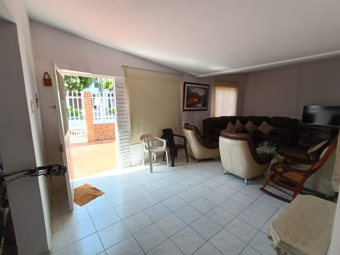 Casa de 5 alcobas en venta en La Victoria, Bucaramanga, 463 m² · foto 6 de 16