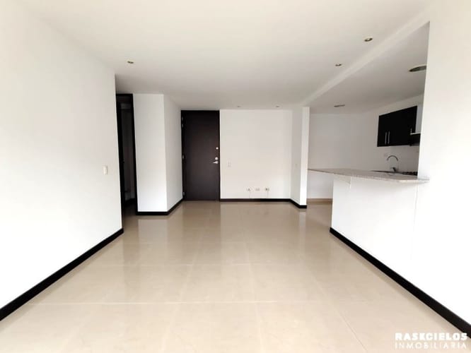 Apartaestudio en arriendo en Los Balsos, Medellín, 65 m² · foto 3 de 11