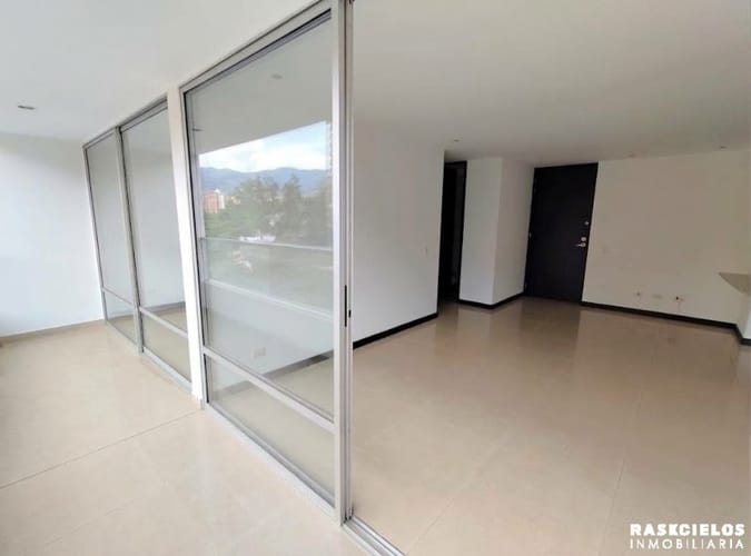 Apartaestudio en arriendo en Los Balsos, Medellín, 65 m² · foto 6 de 11