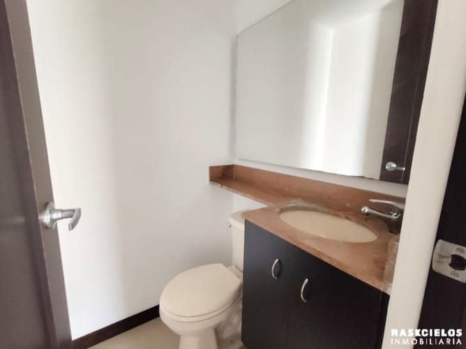 Apartaestudio en arriendo en Los Balsos, Medellín, 65 m² · foto 8 de 11