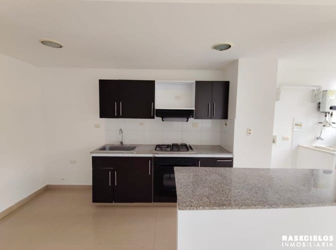 Apartaestudio en arriendo en Los Balsos, Medellín, 65 m² · foto 10 de 11