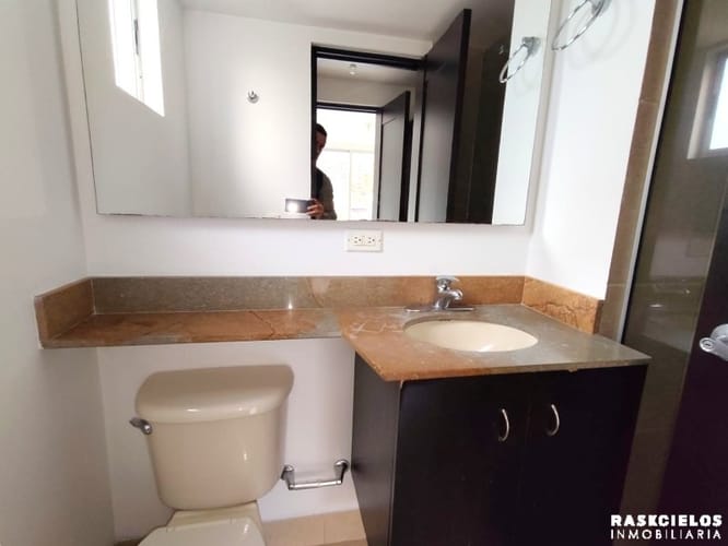 Apartaestudio en arriendo en Los Balsos, Medellín, 65 m² · foto 11 de 11