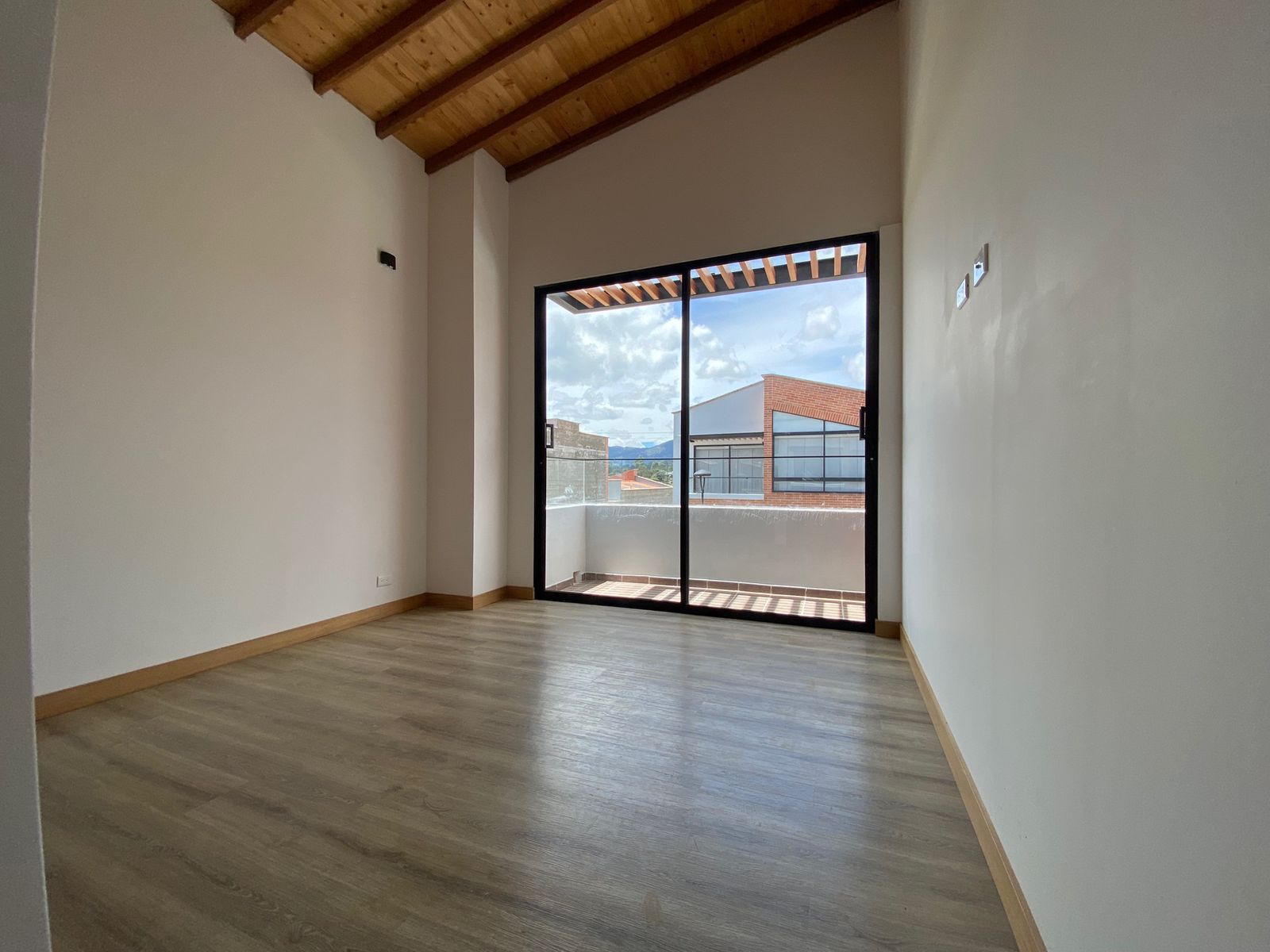 Casa de 3 alcobas en venta en Lomitas, La Ceja, 150 m² · foto 11 de 11