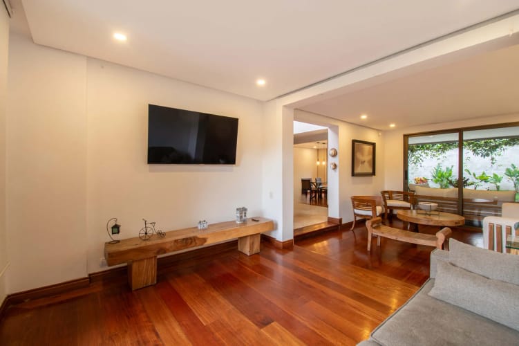 Casa de 3 alcobas en venta en Las Lomas No.1, Medellín, 308 m² · foto 2 de 19