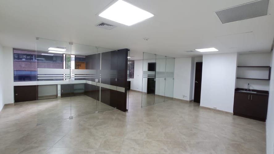 Oficina en arriendo en Villa Carlota, Medellín, 60 m² · foto 6 de 6