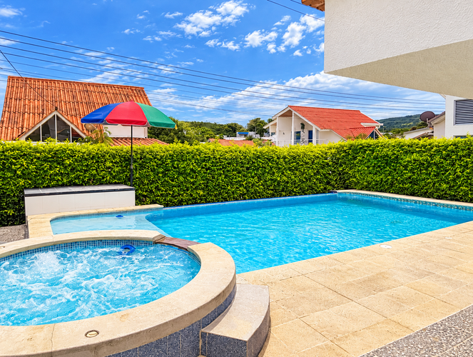 Casa de 5 alcobas en venta en Santander, Girardot, 350 m² · foto 2 de 19