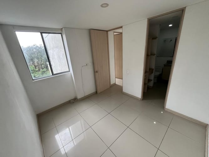 Apartamento de 3 alcobas en venta en Ditaires, Itagüí, 68 m² · foto 2 de 13