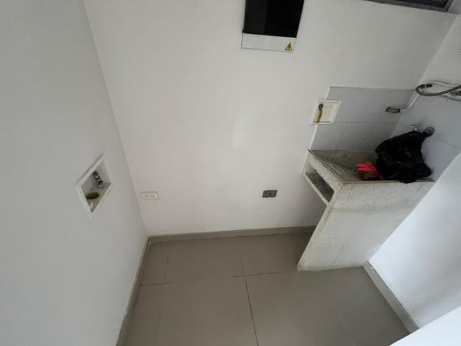 Apartamento de 3 alcobas en venta en Ditaires, Itagüí, 68 m² · foto 5 de 13