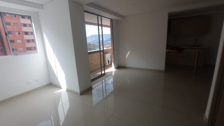 Apartamento en venta en Centro, Itagüí · foto 2 de 12