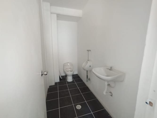 Local en arriendo en Laureles, Medellín, 170 m² · foto 2 de 24