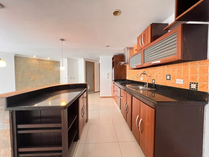 Apartamento de 2 alcobas en venta en Las Lomitas, Sabaneta, 125 m² · foto 3 de 19