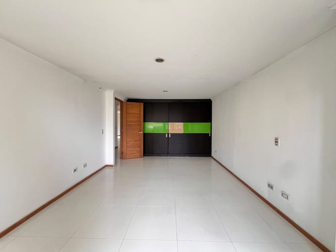 Apartamento de 2 alcobas en venta en Las Lomitas, Sabaneta, 125 m² · foto 14 de 19