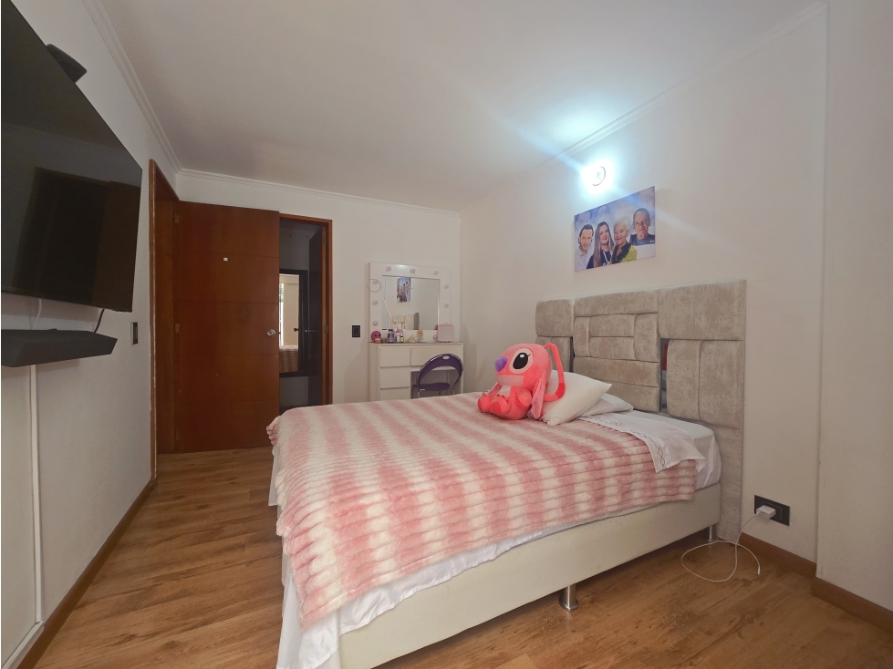 Apartamento en venta en Loma De Los Bernal, Medellín · foto 9 de 20