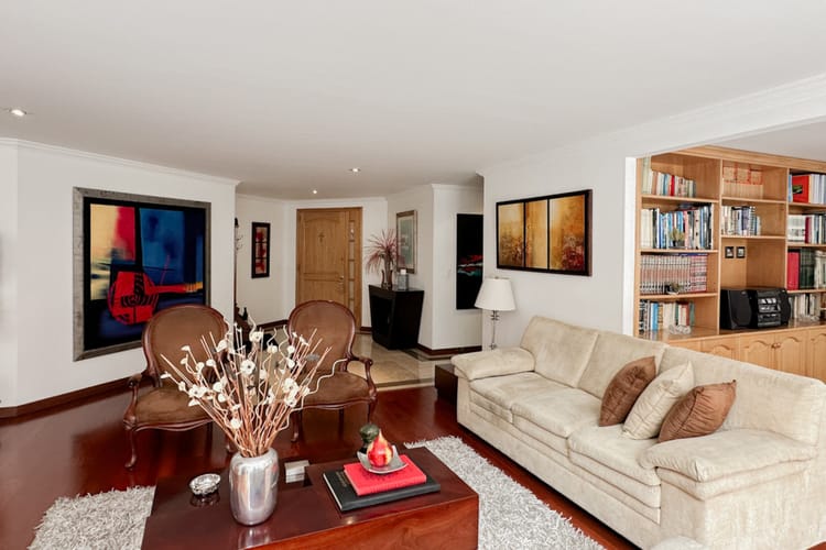 Apartamento de 3 alcobas en venta en Santa Barbara Occidental, Bogotá, 238 m² · foto 6 de 24