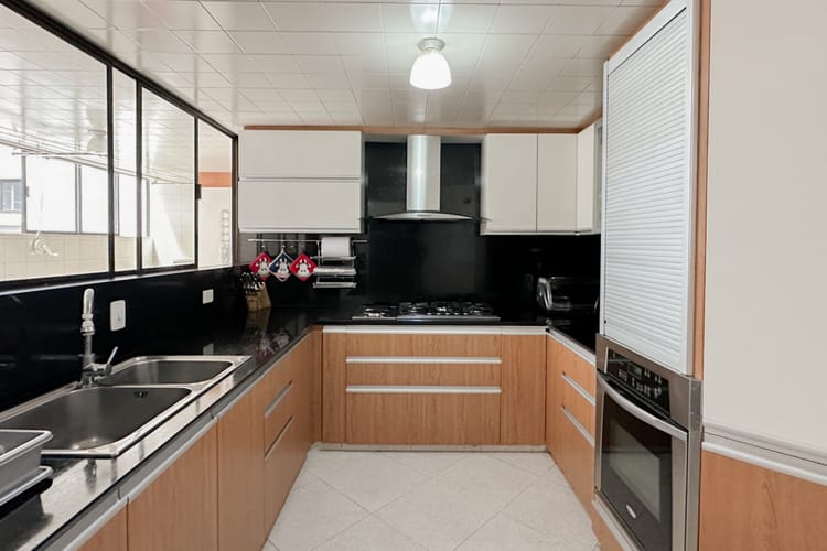 Apartamento de 3 alcobas en venta en Santa Barbara Occidental, Bogotá, 238 m² · foto 7 de 24
