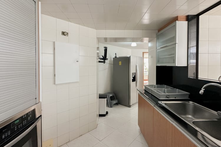 Apartamento de 3 alcobas en venta en Santa Barbara Occidental, Bogotá, 238 m² · foto 8 de 24