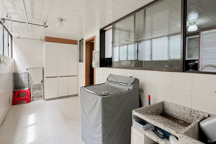 Apartamento de 3 alcobas en venta en Santa Barbara Occidental, Bogotá, 238 m² · foto 10 de 24