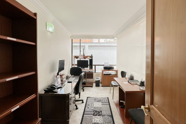 Apartamento de 3 alcobas en venta en Santa Barbara Occidental, Bogotá, 238 m² · foto 15 de 24