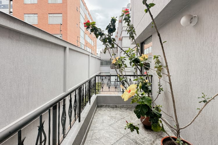 Apartamento de 3 alcobas en venta en Santa Barbara Occidental, Bogotá, 238 m² · foto 19 de 24