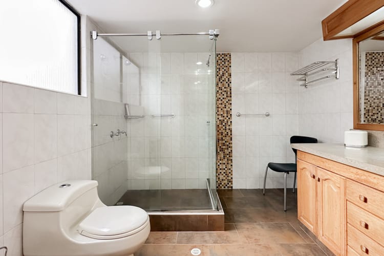 Apartamento de 3 alcobas en venta en Santa Barbara Occidental, Bogotá, 238 m² · foto 21 de 24