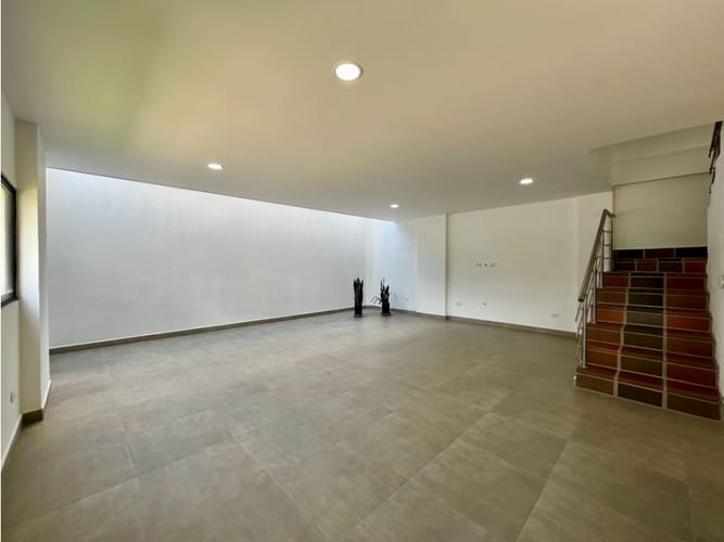 Casa de 4 alcobas en venta en Barro Blanco, Rionegro, 250 m² · foto 2 de 17