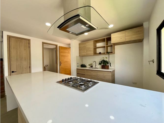 Casa de 4 alcobas en venta en Barro Blanco, Rionegro, 250 m² · foto 4 de 17