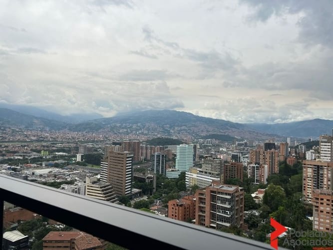 Apartamento de 2 alcobas en arriendo en El Poblado, Medellín, 885 m² · foto 2 de 24
