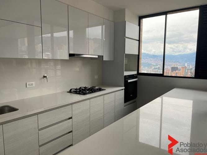 Apartamento de 2 alcobas en arriendo en El Poblado, Medellín, 885 m² · foto 4 de 24