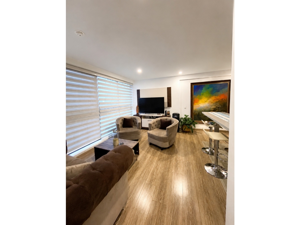Apartamento en venta en Santa Maria Del Lago, Bogotá · foto 2 de 11