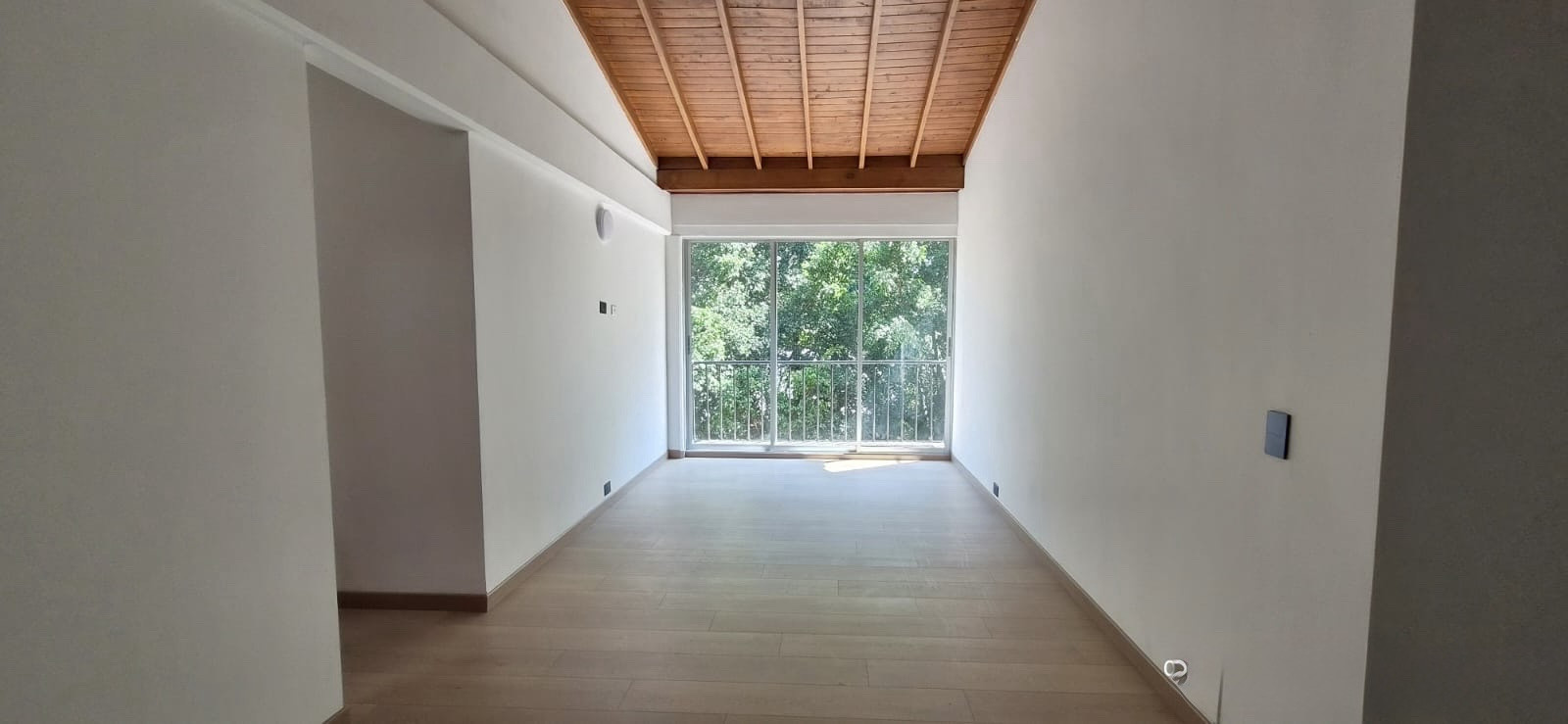 Apartamento en venta en El Poblado, Medellín · foto 2 de 24