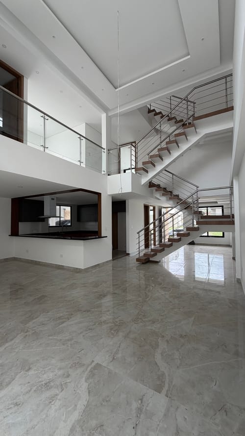 Casa de 5 alcobas en venta en Las Mercedes, Jamundí, 412 m² · foto 3 de 12