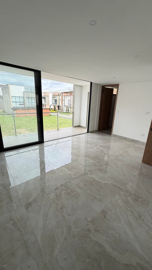 Casa de 5 alcobas en venta en Las Mercedes, Jamundí, 412 m² · foto 8 de 12