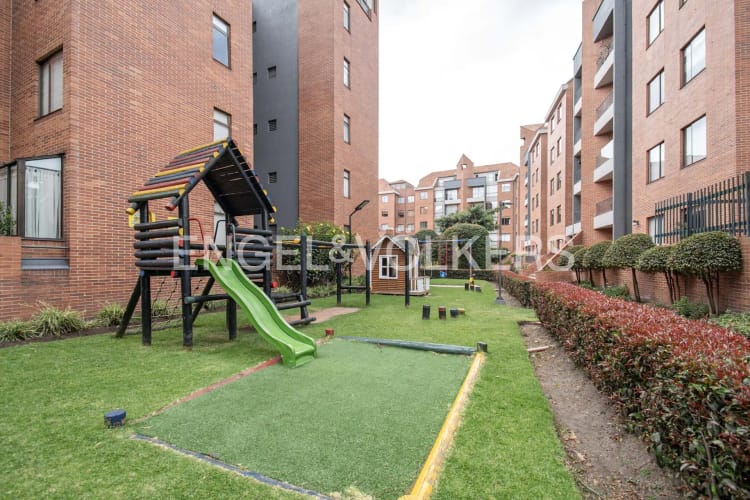 Apartamento de 3 alcobas en venta en Alhambra, Bogotá, 113 m² · foto 21 de 22