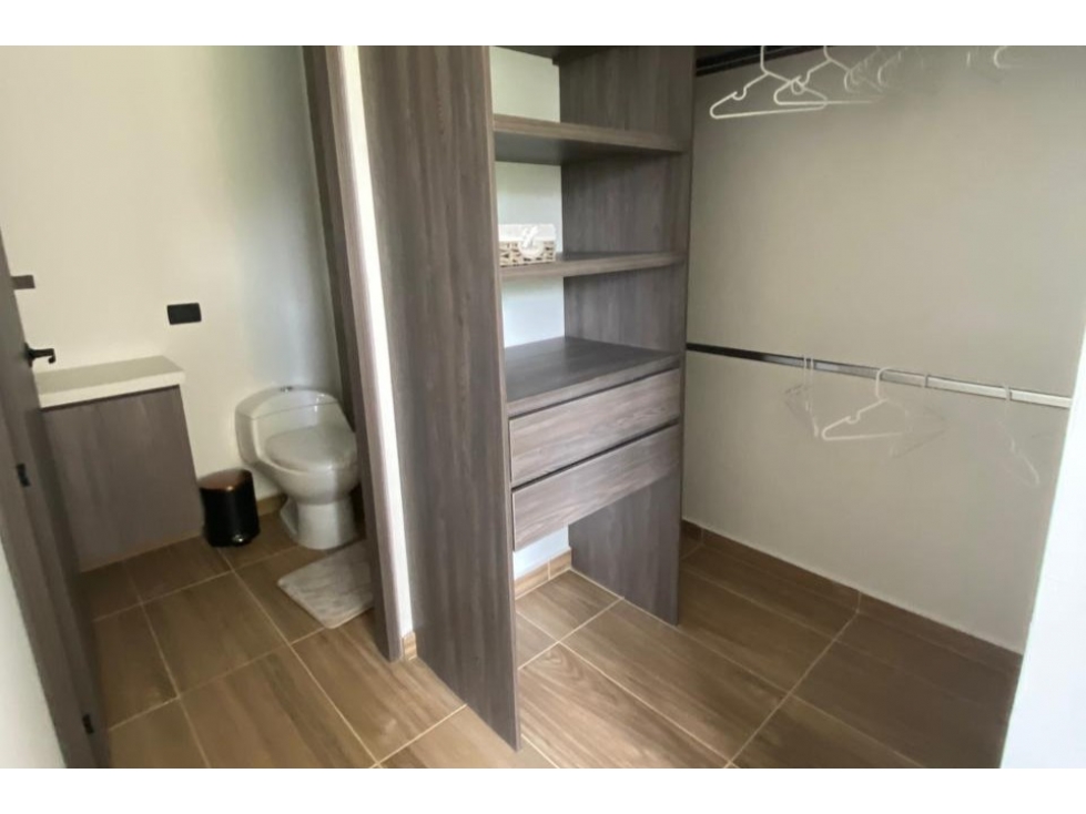 Apartamento en venta en Los Corales, Pereira · foto 3 de 9