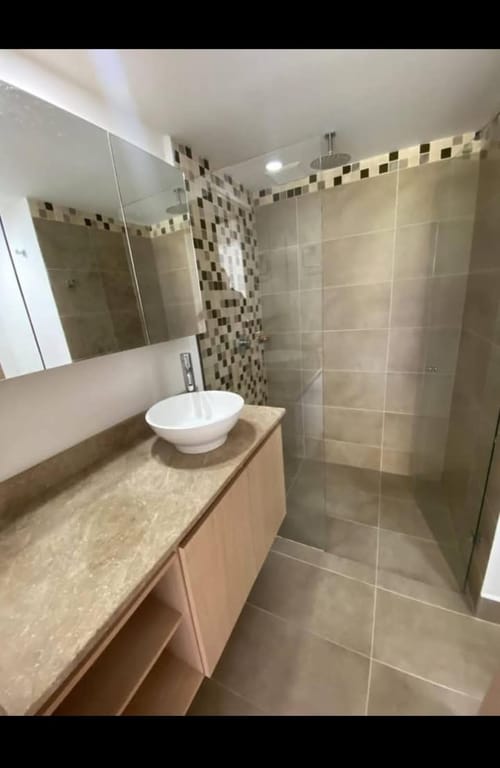 Apartamento en venta en Loma De Los Bernal, Medellín · foto 2 de 16