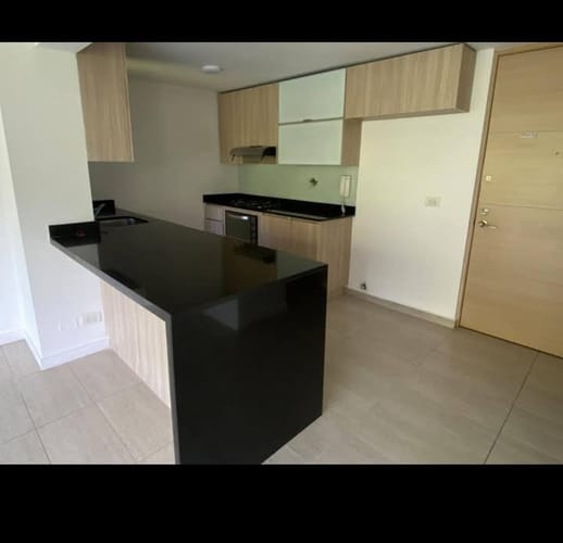Apartamento en venta en Loma De Los Bernal, Medellín · foto 4 de 16